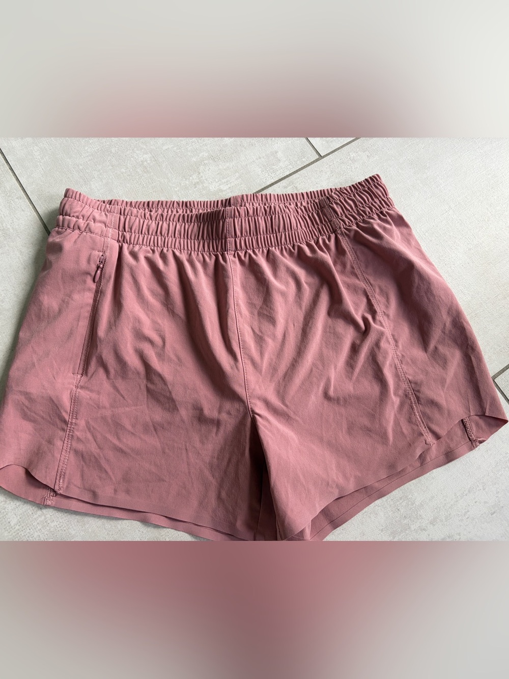 Athleta Girl Heart the Hustle 2.5” shorts in rose pink XXl 16